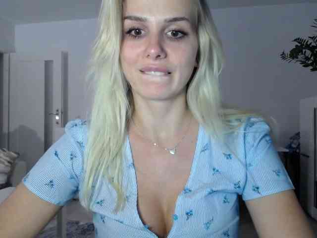 Cornelia22hot webcam