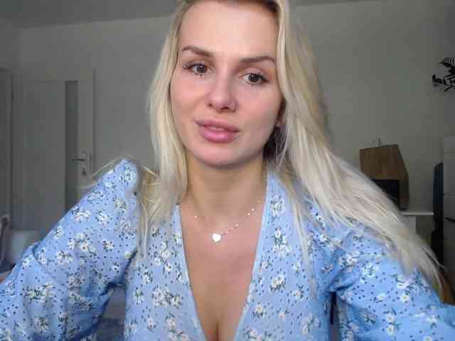 Cornelia22hot webcam