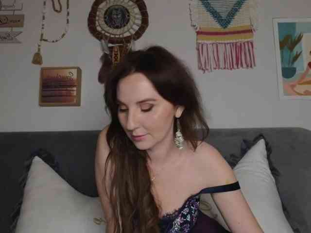 MimiAndTheMoon webcam