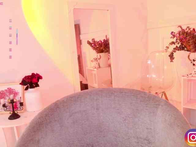 MelyTaylor MelyTaylor