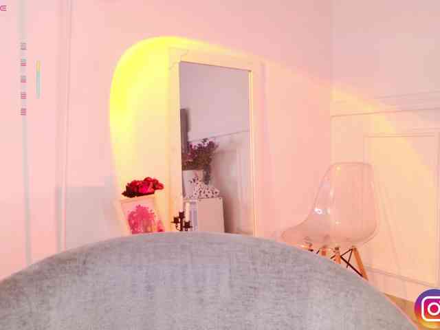 MelyTaylor MelyTaylor