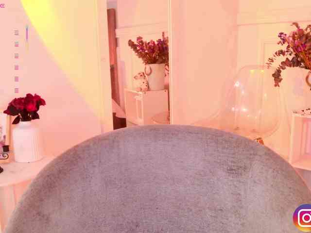 MelyTaylor MelyTaylor