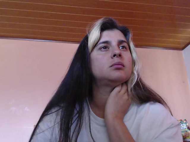 le modèle Wtwins est en webcam porno dans un show sur le site bongacams, il possède les tags suivants: Latino/Hispanic,Blonde,Hairy