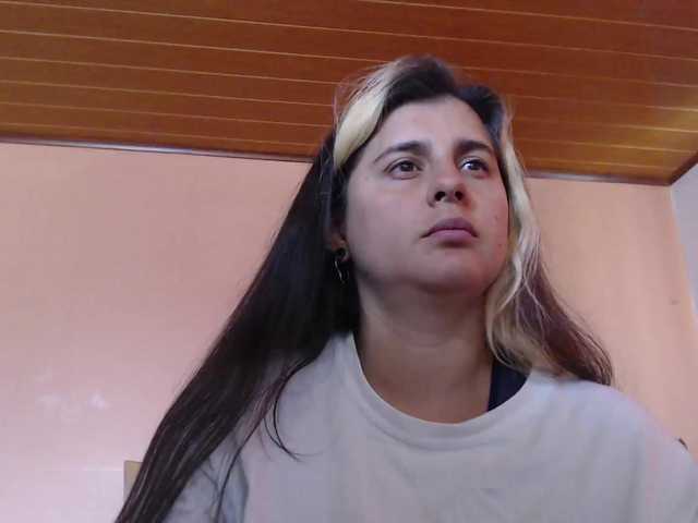 le modèle Wtwins est en webcam porno dans un show sur le site bongacams, il possède les tags suivants: Latino/Hispanic,Blonde,Hairy