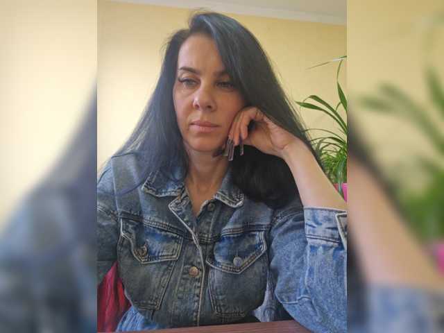 1Glorya1's BongaCams show and profile