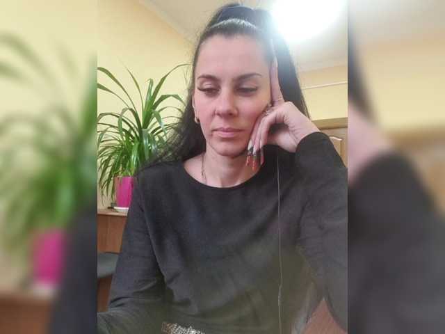 1Glorya1's BongaCams show and profile