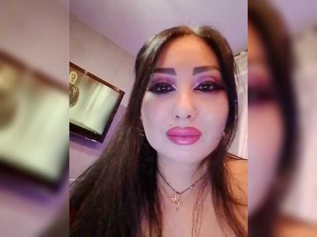 DiamondKey's BongaCams show and profile