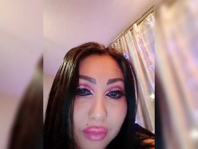 DiamondKey's BongaCams show and profile