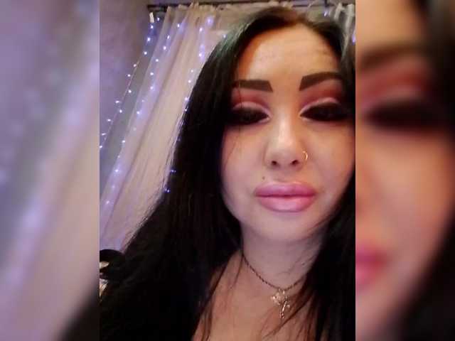 DiamondKey's BongaCams show and profile