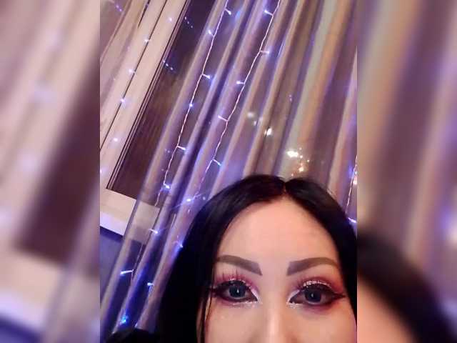 DiamondKey's BongaCams show and profile