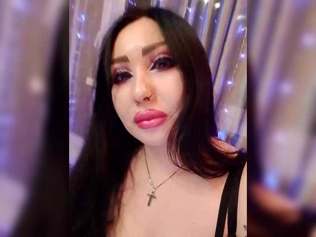 DiamondKey's BongaCams show and profile