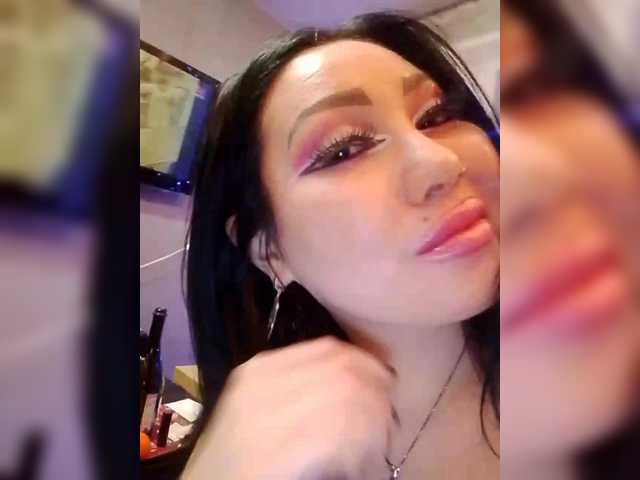 DiamondKey's BongaCams show and profile