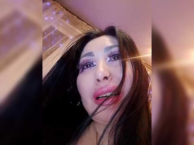 DiamondKey's BongaCams show and profile