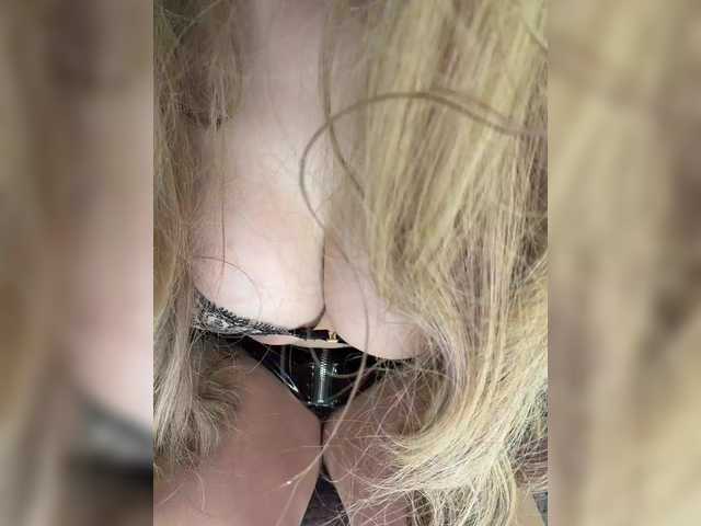 Ellidi's BongaCams show and profile