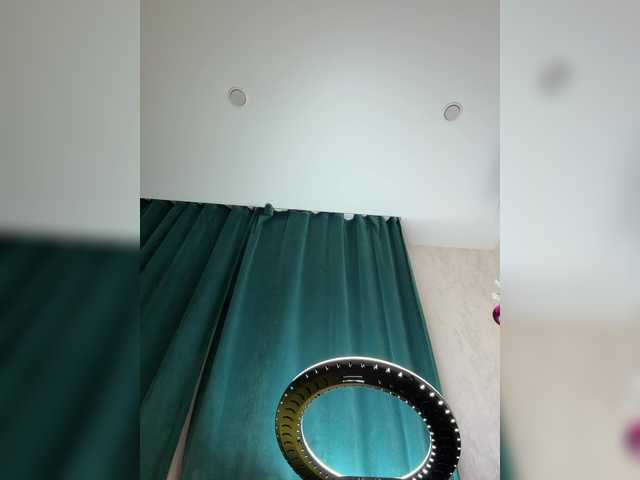 go to chat with Ellidi