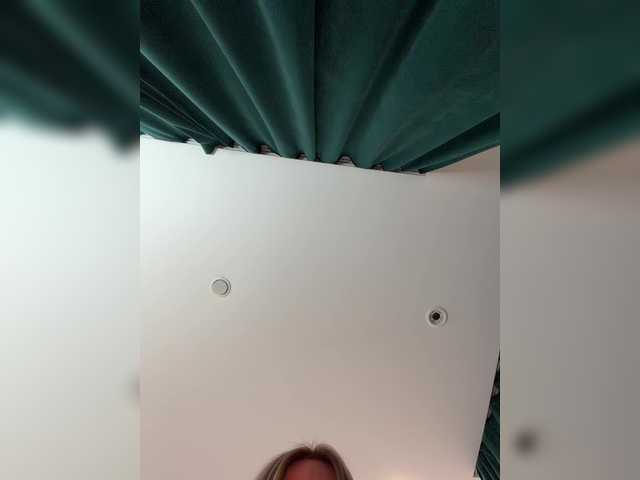 le modèle _Ellidi_ est en webcam porno dans un show sur le site bongacams, il possède les tags suivants: White/Caucasian,Blonde,Shaved