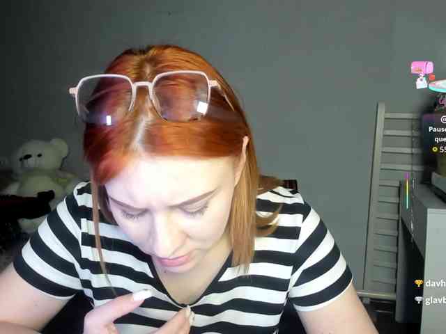 RedheadDevil webcam