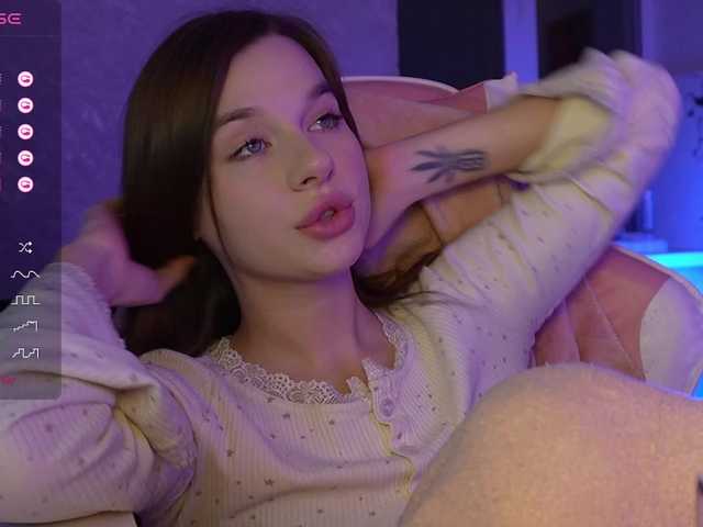 MossiPolli's BongaCams show and profile