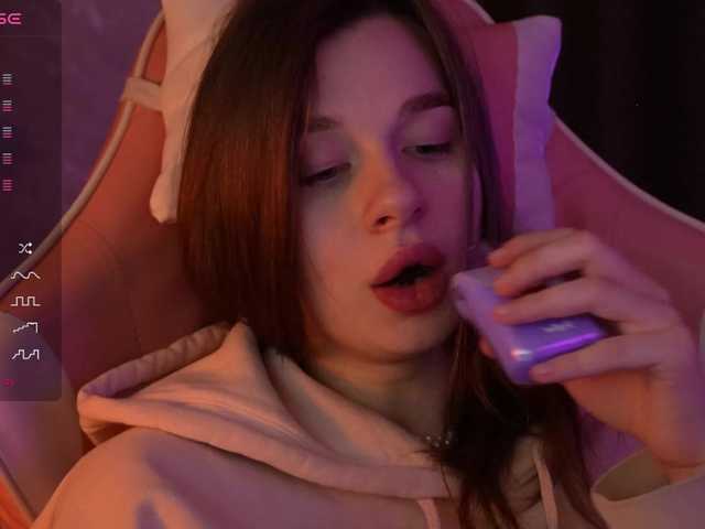 MossiPolli's BongaCams show and profile