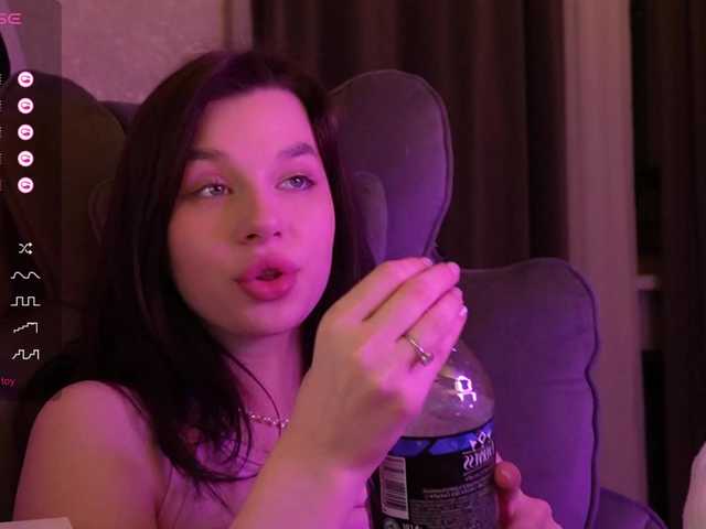 MossiPolli's BongaCams show and profile