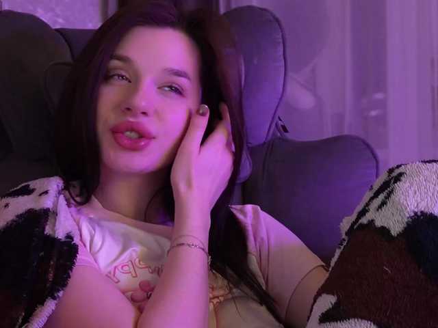 MossiPolli's BongaCams show and profile