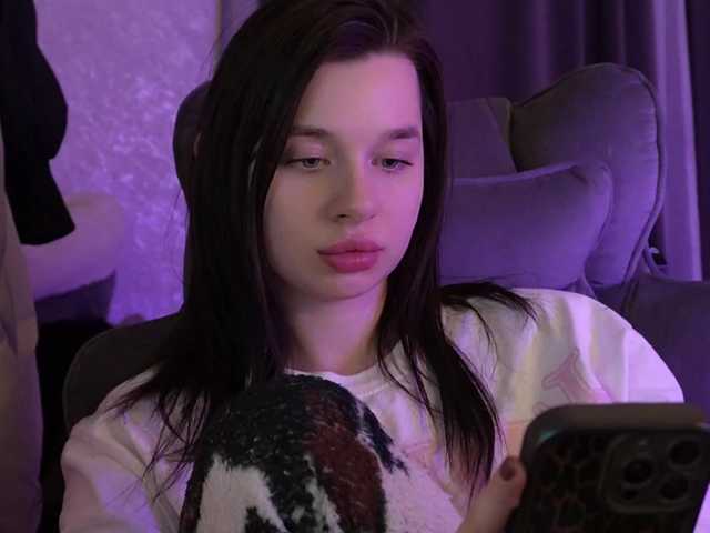 MossiPolli's BongaCams show and profile