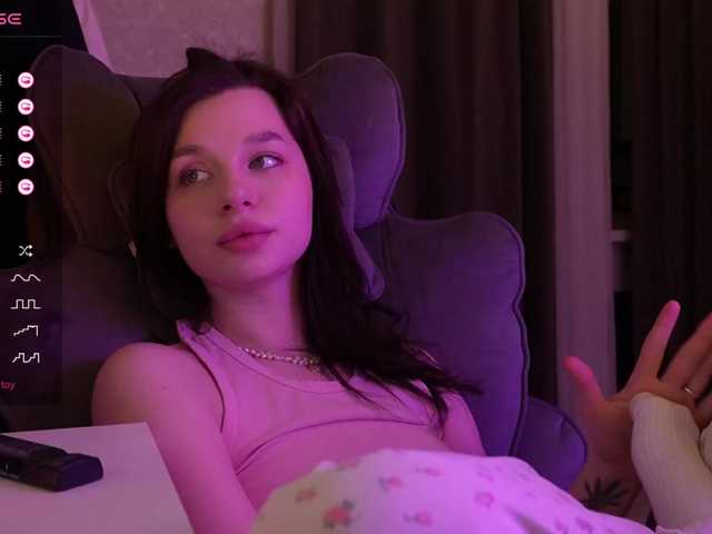 MossiPolli's BongaCams show and profile