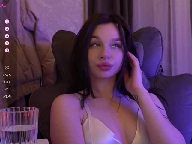 MossiPolli's BongaCams show and profile