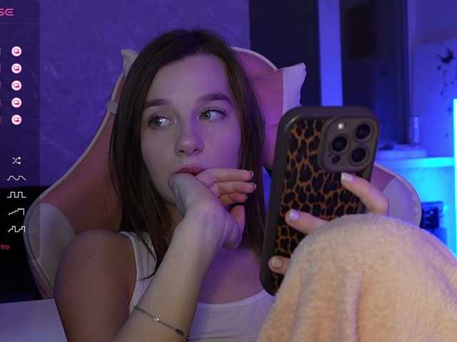 MossiPolli's BongaCams show and profile