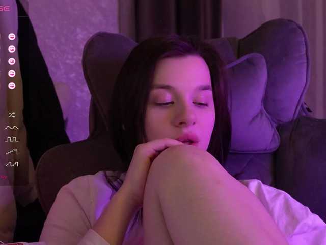 MossiPolli's BongaCams show and profile