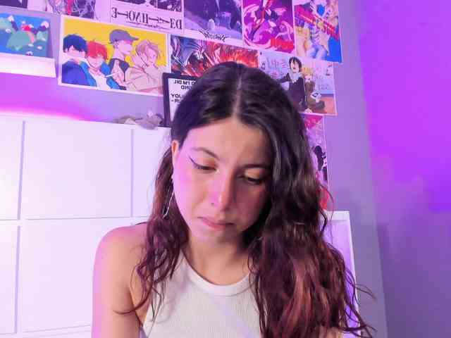 LolaMustaine webcam