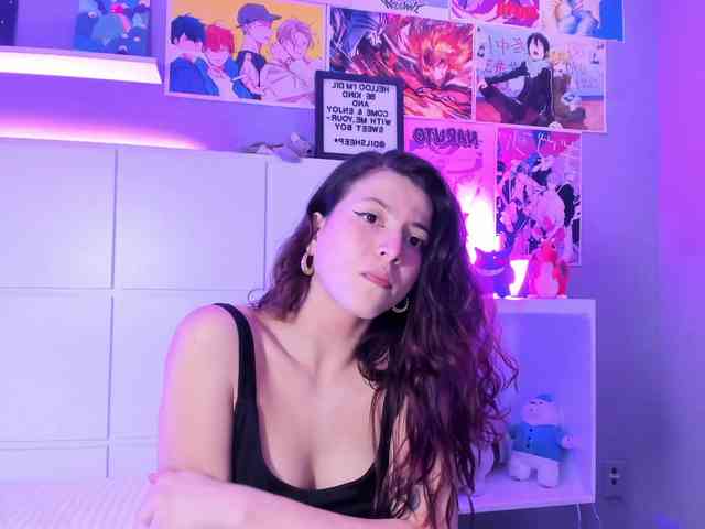 LolaMustaine webcam