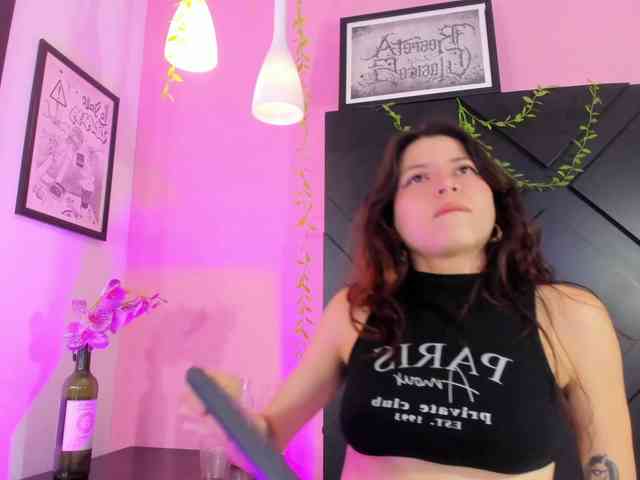 LolaMustaine webcam