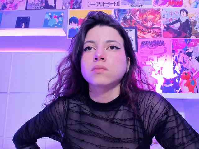 LolaMustaine webcam