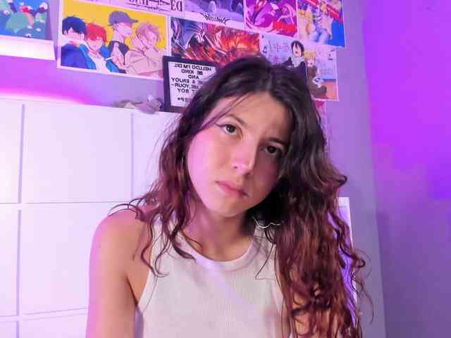 LolaMustaine webcam