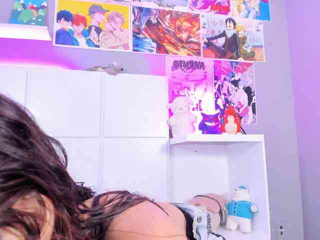 LolaMustaine webcam