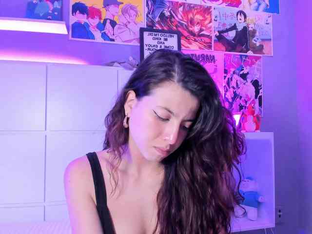 LolaMustaine webcam