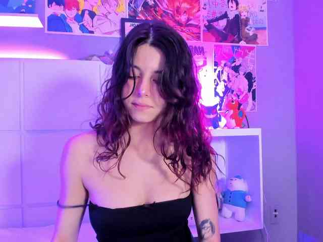LolaMustaine webcam
