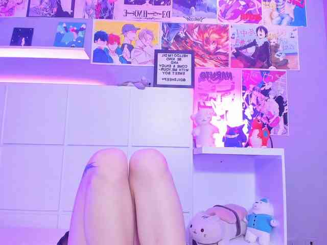 LolaMustaine webcam