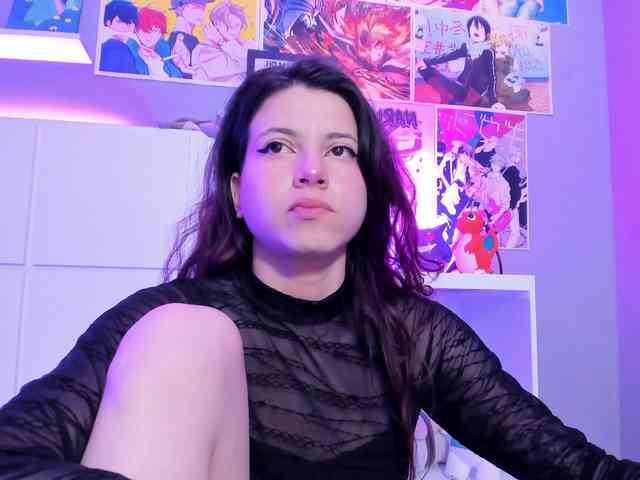 LolaMustaine webcam