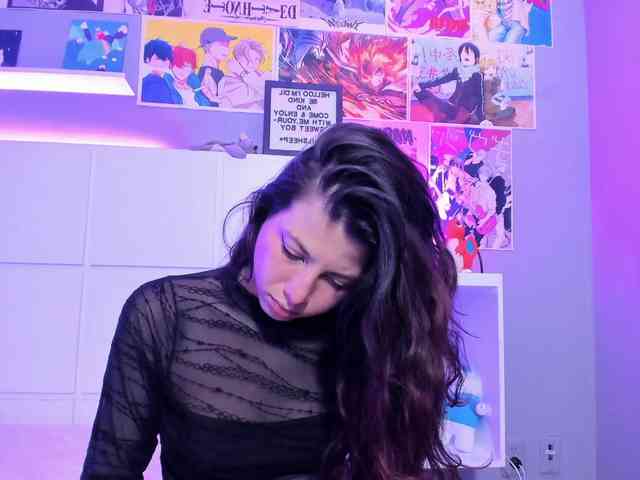LolaMustaine webcam