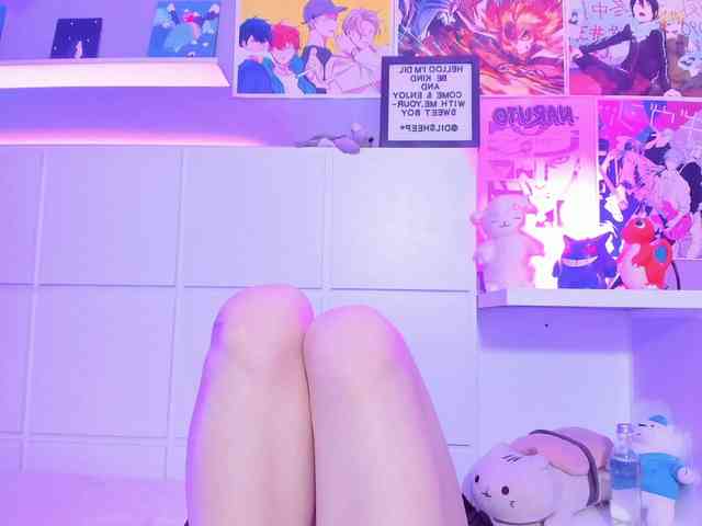 LolaMustaine webcam