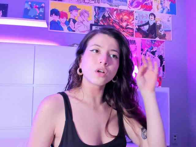 LolaMustaine webcam