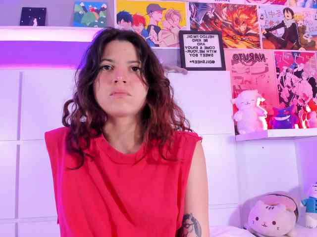 LolaMustaine webcam
