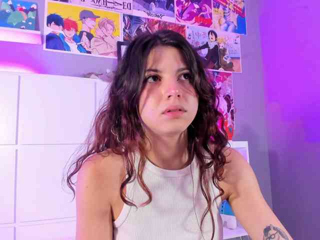 LolaMustaine webcam