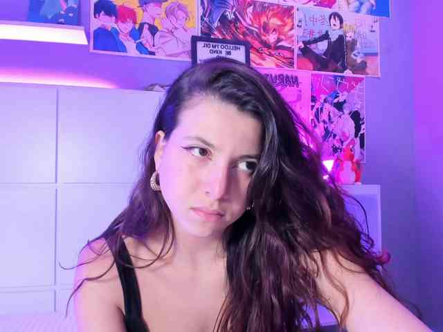 LolaMustaine webcam