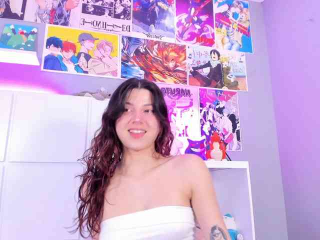 LolaMustaine webcam