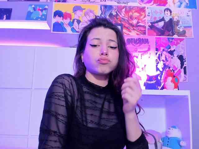 LolaMustaine webcam