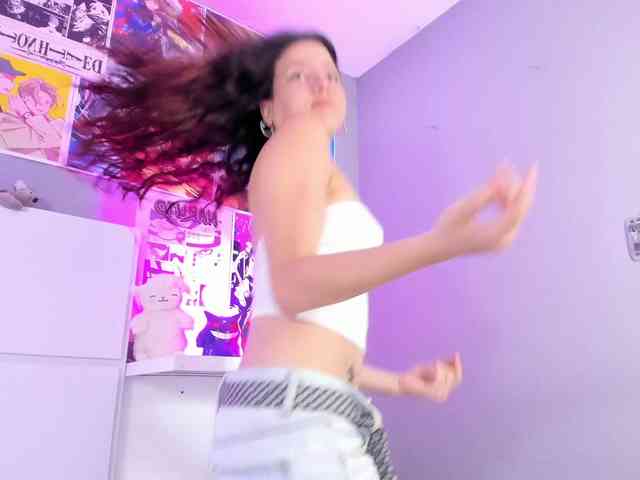 LolaMustaine webcam