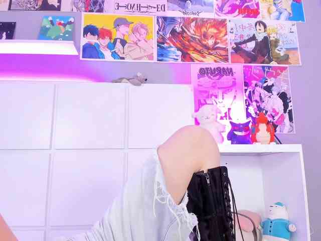 LolaMustaine webcam